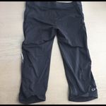 Nike Gap Fit gfast zip pocket Capri in true black Photo 4