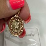 GETVELY Fashion Jewelry Gold Oval THE VIRGIN MARY PENDANT 14K gold‎ plated. NEW Photo 2
