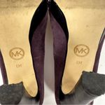 Michael Kors Women’s Purple Suede Platform Dress Heels Pumps Gold MK Logo 6 Photo 10