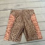 Good American Good America pink beige tan gym biker workout shorts size 7 Electric Feel Animal Photo 6