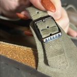 Birkenstock Beige Suede Gizeh sandals - Size 40 women’s 9 - Flaw Photo 5