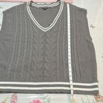 Wild Fable  Gray and white Cable Knit V Neck Sweater Vest Size XL Photo 4