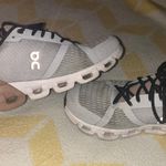 on cloud Running Shoes Photo 0