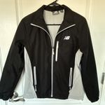 New Balance  Womens Ladies Small Mesh Lined Windbreaker‎ Black Gray Photo 0