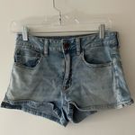 American Eagle Hi Rise Shortie Light Wash Size 6 - Super Super Stretch Photo 0