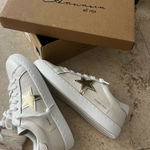 vintage savannah Women's White Sneakers with Gold Star Photo 0