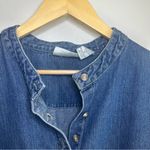 Bill Blass  Vintage 90s/Y2K Oversized Denim Shirt. Size: 3X. Medium Wash. Photo 2