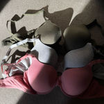 Hanes Woman’s hands cotton bra  Photo 0