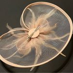 None Fascinator hat, blush pink, hair pin fastening, real feathers detail Photo 4