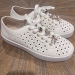 Dolce Vita nwt Bee Charm White Laser Cut Sneaker Size 7 Photo 2