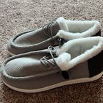 NWT Gray and White Shoes Size 5 Photo 4