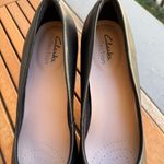 Clarks Classic Black Leather Pumps Office Work Shoes Never Worn Size 8.5 Photo 3