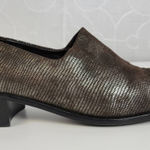 Donald J Pliner Womens Shoes Size 9‎ Silver Brown Embossed Slip Photo 0