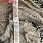 Athleta Women’s  Breezy scoop v-neck short sleeve b&w athletic shirt size XS Photo 4