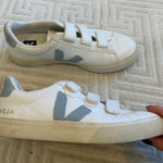 VEJA  Womens Recife Grip-Trio Court Sneakers Photo 0