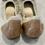 Tahari  Gibson Cream and Tan Ballet Flats - Size: 6.5 Photo 5