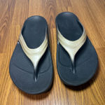 OOFOS OOlala recovery thong sandals Women’s Size 9 Black Photo 0