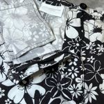 Liz Claiborne Capri Pants Womens 12 Black White Floral Print Cropped Casual Photo 4