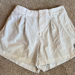 Vuori  Women’s Pleated Shorts White – Size Medium Photo 0