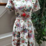 Forever 21  Women White Floral Polyester ShortSleeve RoundNeck Knee Length Dress L Photo 0