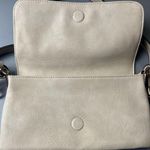 Simply Noelle  Crossbody Hand Bag Purse Adjustable Strap Tan Zipper Front Pocket Photo 3