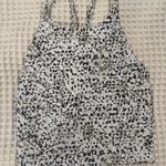 Old Navy Active  Patterned workout cropped tank Removable padding Photo 0