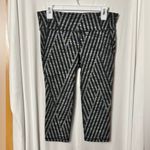 GapFit gFast Grey Multi Stripe Spacedye Jacquard Capri Size Medium Photo 1