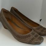 Clarks Artisan Ryla Castle Perforated Leather Wedge Pumps Women’s 10 Stone Photo 1