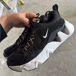 Nike Black and White Athletic Shoes Photo 0