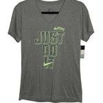 Nike NWT  Dri-fit Women's Fresno State Bulldogs Short Sleeve crewneck Tee Gray M Photo 0