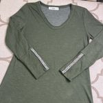 Able long sleeve snap closure cuffs v Photo 1