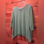 Alfred Dunner  M popcorn knit sequin pullover top with keyhole opening. Photo 1