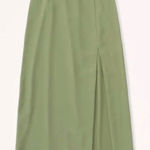 Abercrombie & Fitch Dipped Waist Midi Skirt in Green Size Extra Small Photo 0