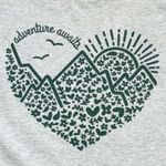 Gildan Adventure Awaits Green Heart Women’s Medium T-Shirt Short Sleeve Photo 2