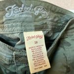 Faded Glory FINAL MARKDOWN  Green Camouflage capris 18 Photo 4