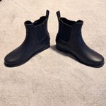 J.Crew  Size 7 Black Short Lug-Sole Chelsea Rubber Ankle Rain Boots Waterproof Photo 1