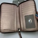 Coach  Women's Metallic Universal Wallet with Phone Pocket in Rose Gold Pebble Le Photo 5