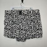 Torrid NWT Black White Ikat Print Silky Challis Short Elastic Waist Size 4x Photo 1