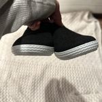 Tommy Bahama  Women’s  Slip-on Size 8 Photo 6