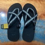 Teva NWT  Olowahu Sandals  Strapy style size 7 Palms Black White Print Photo 3
