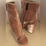 Kendall + Kylie women pink velvet heel boots Size 9.5 Photo 2