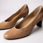 Vaneli Womnes Leather‎ Pumps Reptile Print Classic Heel Shoes 9.5M Tan Size 9.5 Photo 0