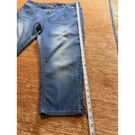 Apple Bottoms  Capri Jeans Embroidered Back Pockets Blue Denim Size 18 Photo 5
