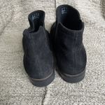 Clarks  Collection Chelsea Boots Women's Size 9 Black Suede Leather Ankle Booties Photo 4