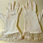 Elegant White Vintage Gloves with Lace Trim Photo 1