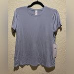 Alo Yoga  NWT All Day Short Sleeve Tee Shirt Top Winter Frost Size S Photo 3