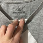 Adidas amplifier tea size medium. Photo 3