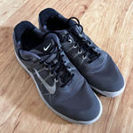 Nike  golf shoes size 6y or 6.5 adult or 7 women’s adult gray color Photo 0