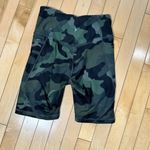 Old Navy Active PowerSoft Green Camo Biker Shorts size Small Photo 3