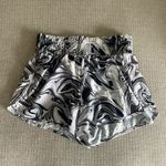 SO NWT  Size Medium Shortie High Rise The Sporty Short Swirl of grays and white Photo 0